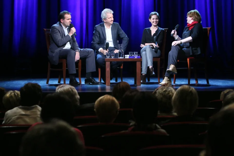 21 10 2013 LUBLIN UL JEZUICKA TEATR STARY KINO W TEATRZE STARYM SPOTKANIE Z TWORCAMI FILMU AMBASSADA - JULIUSZEM MACHULSKIM