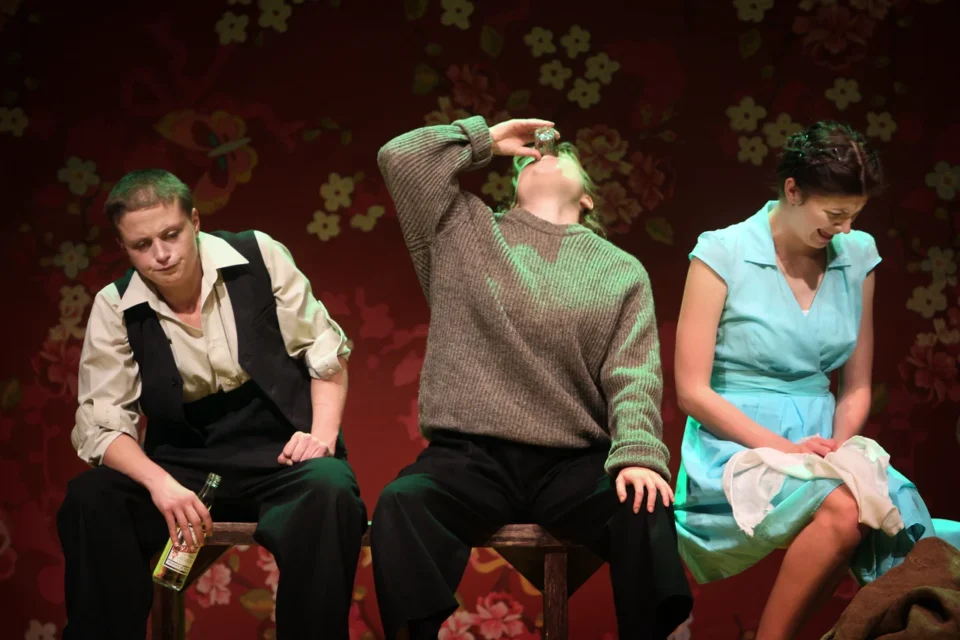 11.10.2013 LUBLIN UL JEZUICKA TEATR STARY TEATR ROMA Studio Teatralne KOŁO Kalino malino czerwona jagodo  FOT DOROTA AWIORKO - KLIMEK