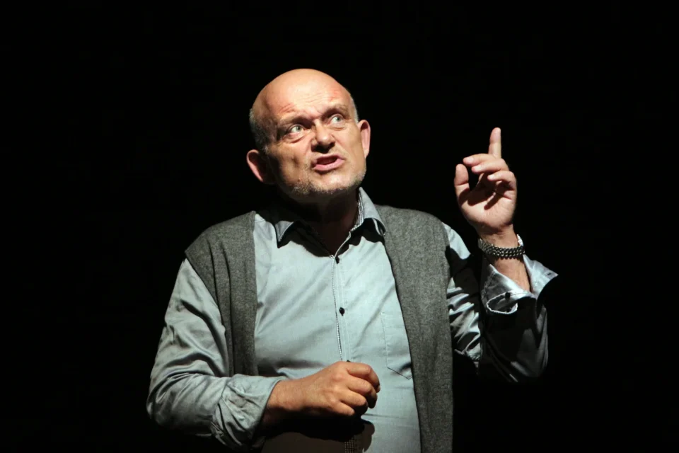 29 06 2013 UL JEZUICKA LUBLIN TEATR STARY SPEKTAKL TEATRU KOMEDIA Reżyseria Adam Ferency FOT DOROTA AWIORKO - KLIMEK