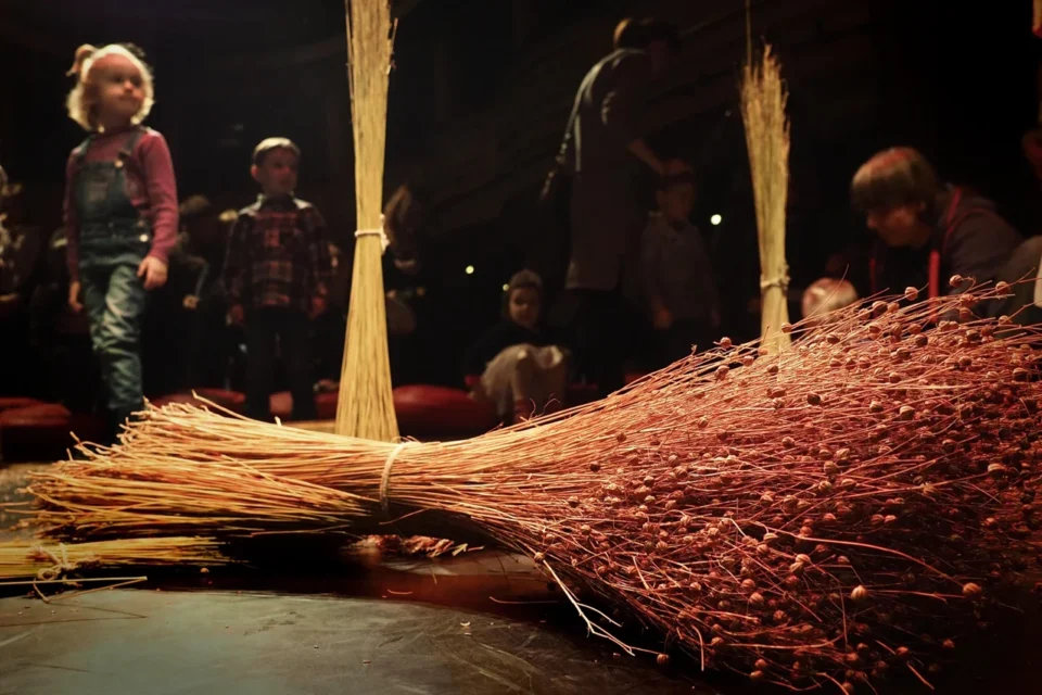 OLYMPUS DIGITAL CAMERA          19 03 2017 LUBLIN UL JEZUICKA TEATR STARY SPEKTAKL DLA DZIECI LEN ATOFRI POZNAN