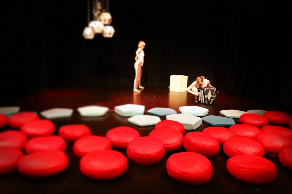 18 04 2016 LUBLIN UL JEZUICKA TEATR STARY „ LULAJKA ” TEATR ATOFRI / POZNAN FOT WOJCIECH NIESPIALOWSKI