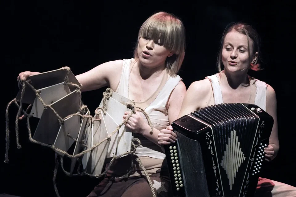 18 04 2016 LUBLIN UL JEZUICKA TEATR STARY „ LULAJKA ” TEATR ATOFRI / POZNAN FOT WOJCIECH NIESPIALOWSKI