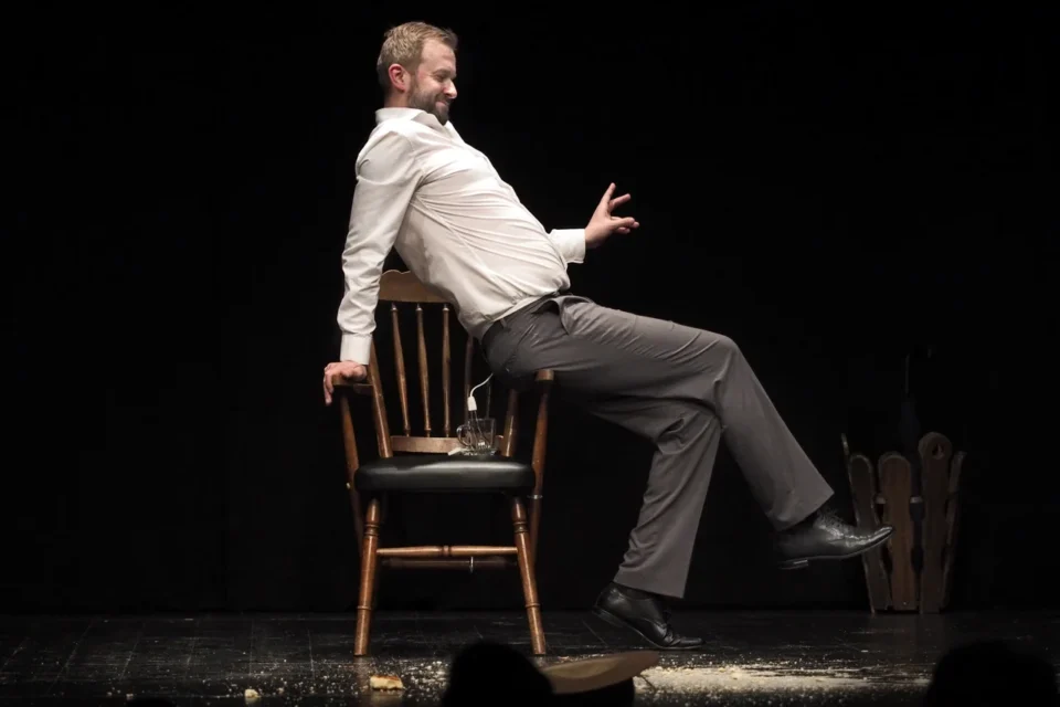 27 02 2016 UL JEZUICKA TEATR STARY MARATON SCENICZNY TEATRU KTO "ATRAMENT DLA LEWORECZNYCH . KOMEDIA ABSURDALNA" "SWIECI TEGO TYGODNIA. KOMEDIA OBYCZAJOWA" " TEATR TELEWIZJI. KOMEDIA KRYMINALNA " FOT WOJCIECH NIESPIALOWSKI / TS