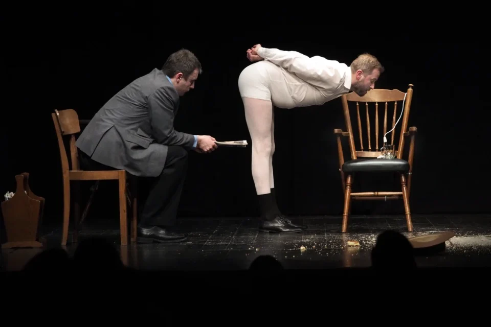 27 02 2016 UL JEZUICKA TEATR STARY MARATON SCENICZNY TEATRU KTO "ATRAMENT DLA LEWORECZNYCH . KOMEDIA ABSURDALNA" "SWIECI TEGO TYGODNIA. KOMEDIA OBYCZAJOWA" " TEATR TELEWIZJI. KOMEDIA KRYMINALNA " FOT WOJCIECH NIESPIALOWSKI / TS