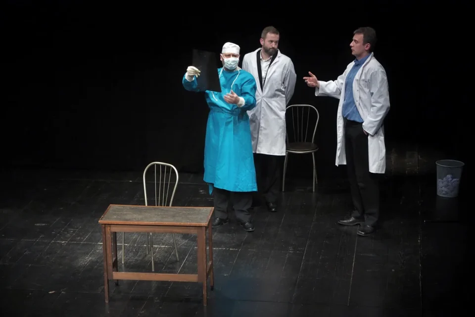 27 02 2016 UL JEZUICKA TEATR STARY MARATON SCENICZNY TEATRU KTO "ATRAMENT DLA LEWORECZNYCH . KOMEDIA ABSURDALNA" "SWIECI TEGO TYGODNIA. KOMEDIA OBYCZAJOWA" " TEATR TELEWIZJI. KOMEDIA KRYMINALNA " FOT WOJCIECH NIESPIALOWSKI / TS