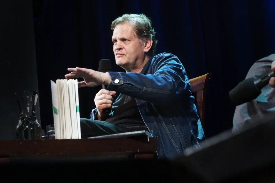 OLYMPUS DIGITAL CAMERA          03 11 2015 TEATR STARY BITWA O KULTURE GOSC JAROSLAW MIKOLAJEWSKI PROWADZENIE GRAZYNA LUTOSLAWSKA FOT DOROTA AWIORKO