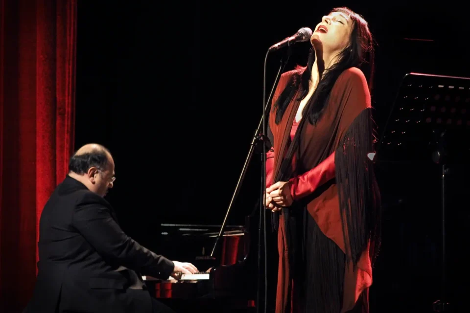 14 01 2016 UL JEZUICKA TEATR STARY SIESTA W DRODZE MARCINA KYDRYNSKIEGO. KONCERT MISIA - PARA AMALIA FOT WOJCIECH NIESPIALOWSKI / TS