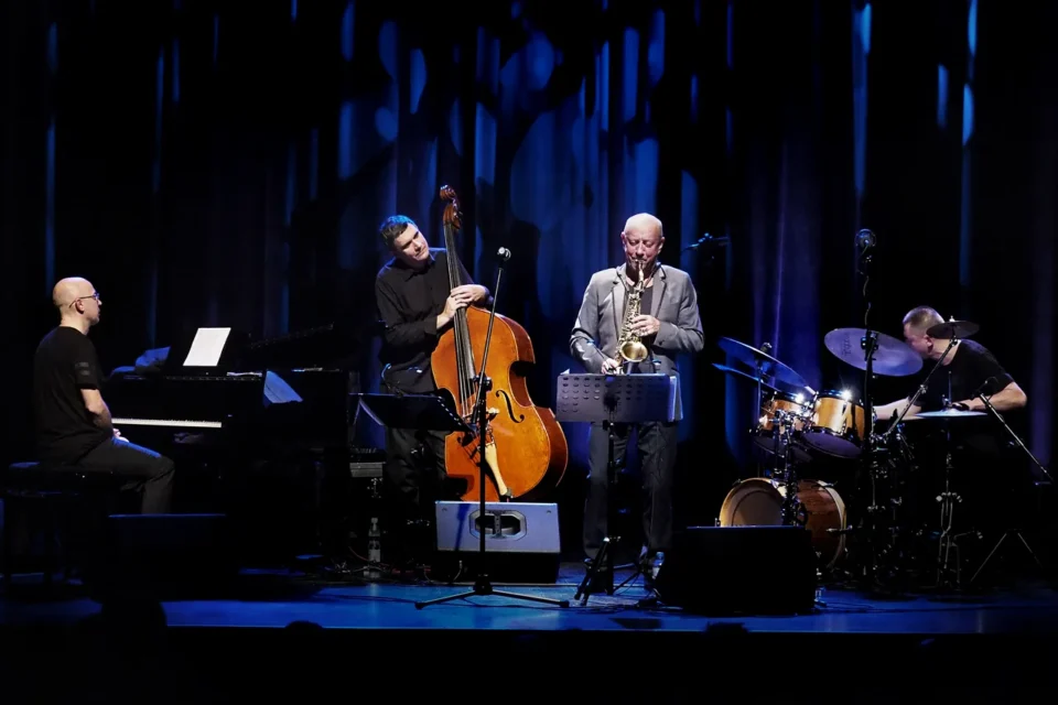 30 11 2016 LUBLIN TEATR STARY Henryk Miskiewicz & Marcin Wasilewski Trio Lyrics FOT DOROTA AWIORKO