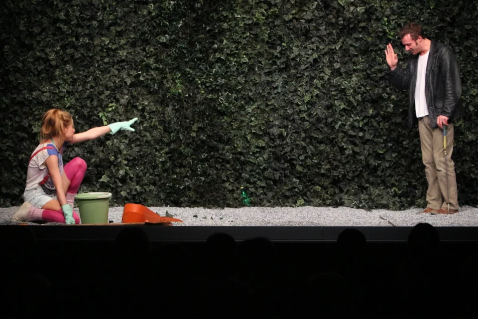 06 04 2013 UL JEZUICKA LUBLIN TEATR STARY SPEKTAKL TEATRU NARODOWEGO W MROCZNYM MROCZNYM DOMU FOT DOROTA AWIORKO - KLIMEK