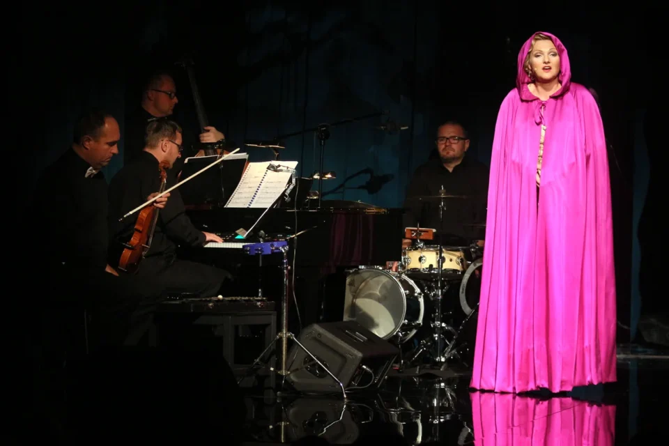 04.10.2013 LUBLIN UL JEZUICKA TEATR STARY Teatr Narodowy Siodlo Pegaza FOT DOROTA AWIORKO - KLIMEK