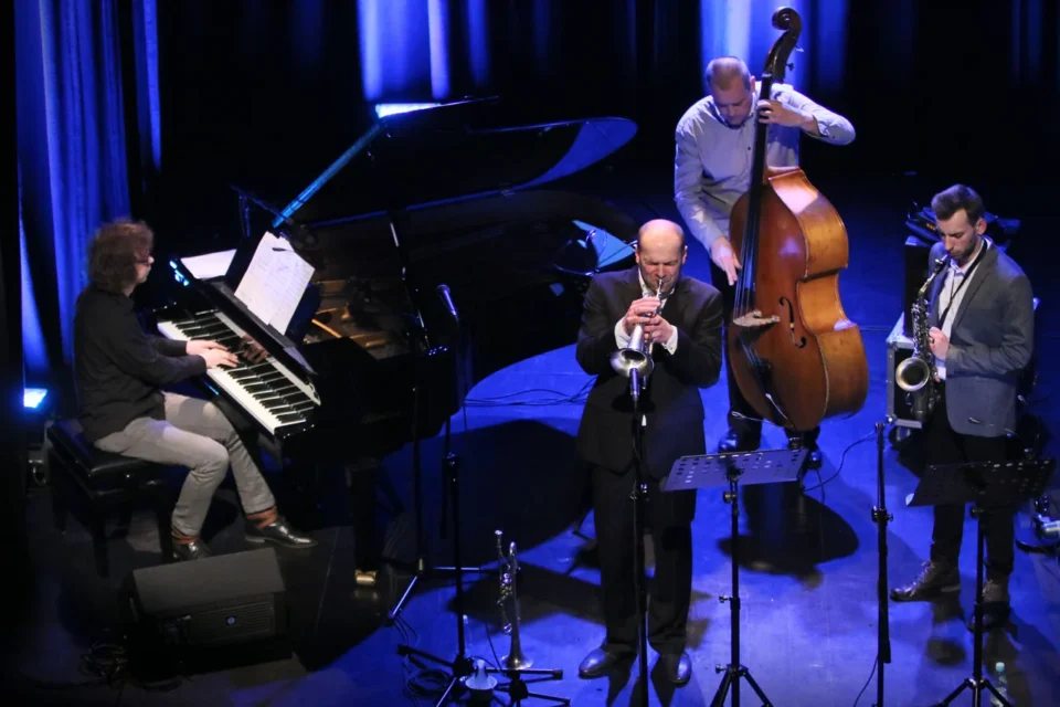 05 03 2014 LUBLIN UL JEZUICKA TEATR STARY KONCERT NEW BONE - FOLLOW ME FOT WOJCIECH NIESPIALOWSKI / TS