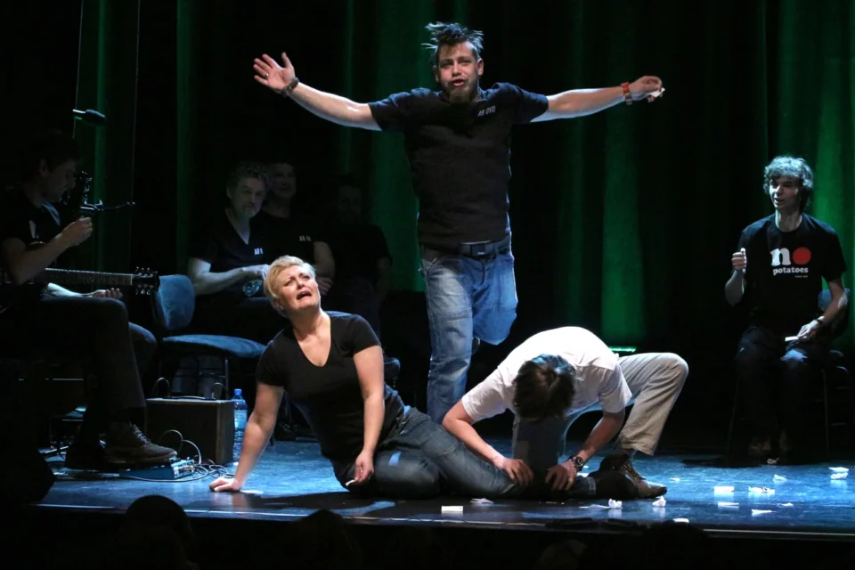 25 01 2013 LUBLIN TEATR STARY AB OVO i No Potatoes - Impro Style FOT DOROTA AWIORKO - KLIMEK
