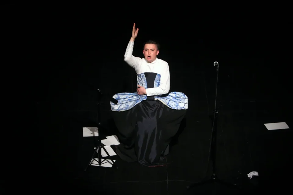 13 12 2014 LUBLIN UL JEZUICKA TEATR STARY MATEUSZ NOWAK - NIEMCEWICZ OD PRZODU I OD TYLU FOT WOJCIECH NIESPIALOWSKI / TS