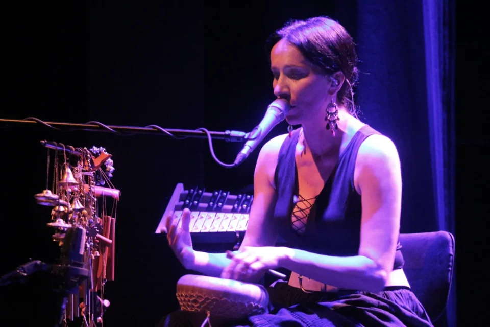 24 04 2013 LUBLIN UL JEZUICKA TEATR STARY KONCERT RENATA PRZEMYK AKUSTIK TRIO FOT WOJCIECH NIESPIALOWSKI / TS