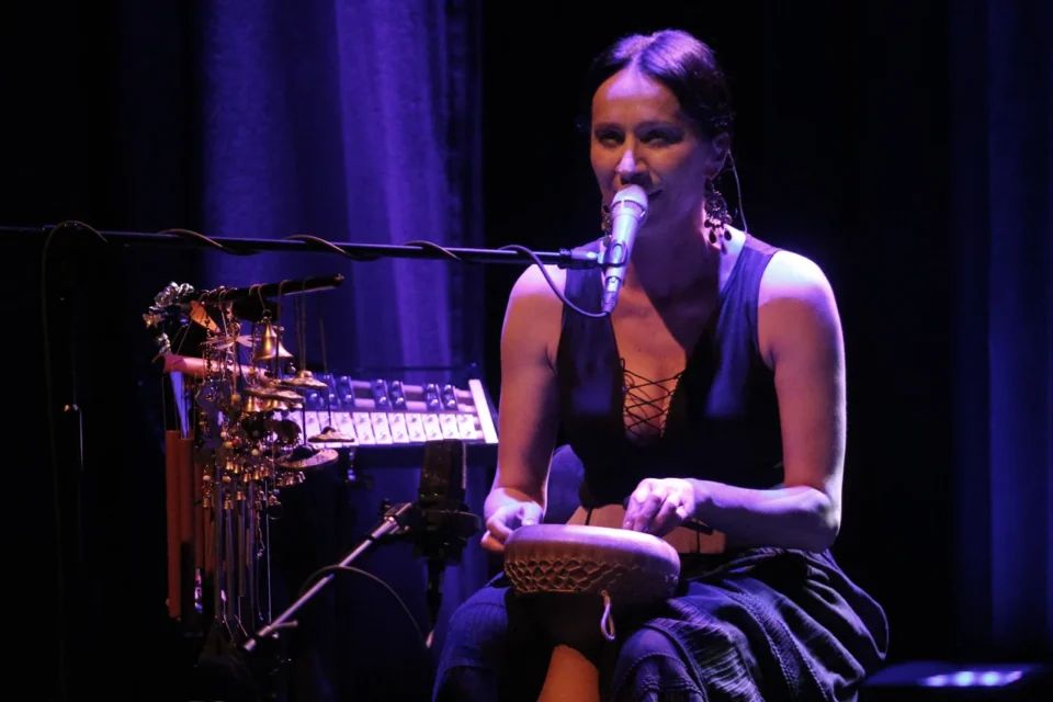 24 04 2013 LUBLIN UL JEZUICKA TEATR STARY KONCERT RENATA PRZEMYK AKUSTIK TRIO FOT WOJCIECH NIESPIALOWSKI / TS