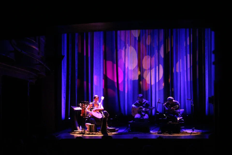 24 04 2013 LUBLIN UL JEZUICKA TEATR STARY KONCERT RENATA PRZEMYK AKUSTIK TRIO FOT WOJCIECH NIESPIALOWSKI / TS