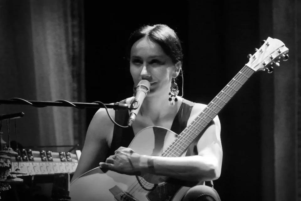 24 04 2013 LUBLIN UL JEZUICKA TEATR STARY KONCERT RENATA PRZEMYK AKUSTIK TRIO FOT WOJCIECH NIESPIALOWSKI / TS