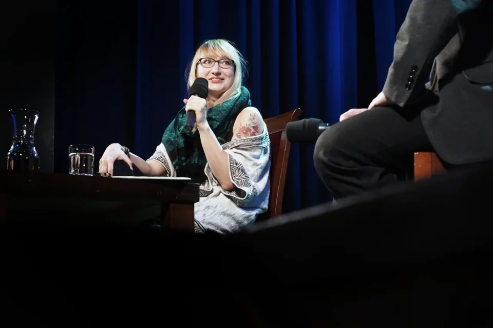 15 12 2015 TEATR STARY BITWA O LITERATURE TEMAT MIEDZY SWIATEM A ALBANIA GOSC MALGOTRZATA REJMER PROWADZENIE LUKASZ DREWNIAK FOT DOROTA AWIORKO