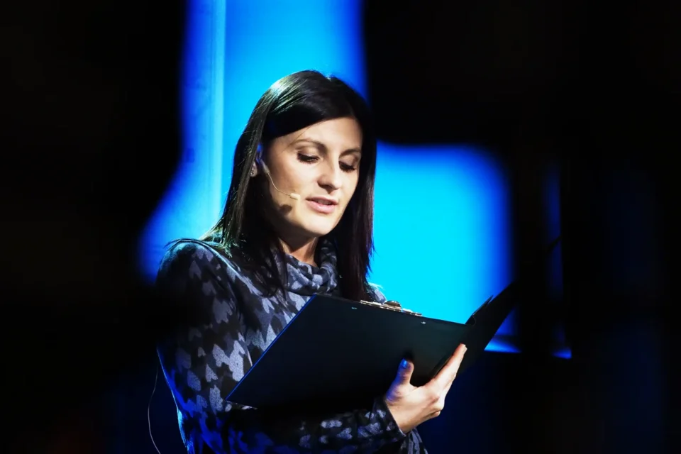 15 12 2015 TEATR STARY BITWA O LITERATURE TEMAT MIEDZY SWIATEM A ALBANIA GOSC MALGOTRZATA REJMER PROWADZENIE LUKASZ DREWNIAK FOT DOROTA AWIORKO