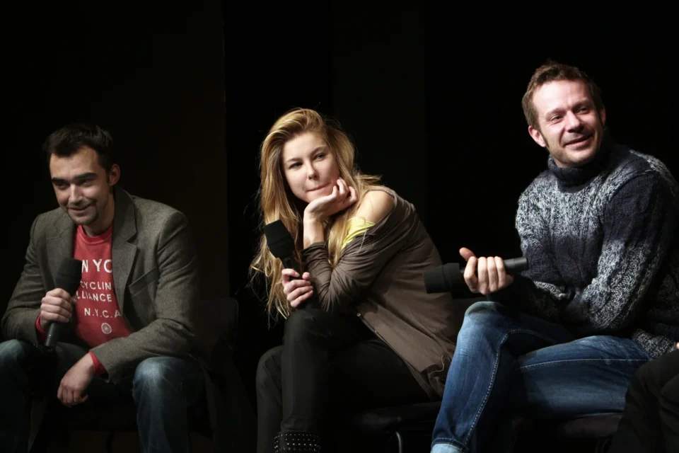 06 04 2013 UL JEZUICKA LUBLIN TEATR STARY PO SPEKTAKLU TEATRU NARODOWEGO W MROCZNYM MROCZNYM DOMU ROZMOWA Z AKTORAMI  FOT DOROTA AWIORKO - KLIMEK