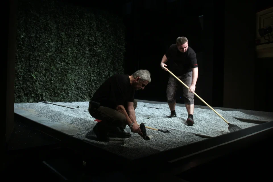 06 04 2013 UL JEZUICKA LUBLIN TEATR STARY PO SPEKTAKLU TEATRU NARODOWEGO W MROCZNYM MROCZNYM DOMU ROZMOWA Z AKTORAMI  FOT DOROTA AWIORKO - KLIMEK