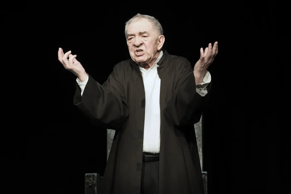 29 042017 LUBLIN UL JEZUICKA TEATR STARY SPEKTAKL ROZMOWY Z DIABLEM FOT WOJCIECH NIESPIALOWSKI