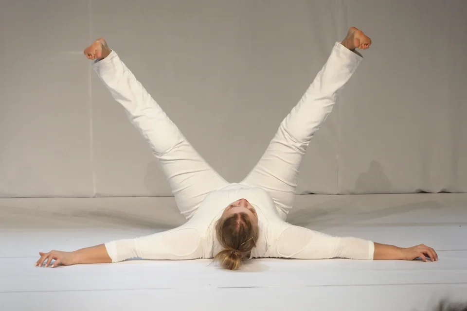 30 10 2016 LUBLIN UL JEZUICKA TEATR STARY â€ž ROZPLATANIE TECZY â€ť TEATR MALEGO WIDZA / WARSZAWA FOT WOJCIECH NIESPIALOWSKI