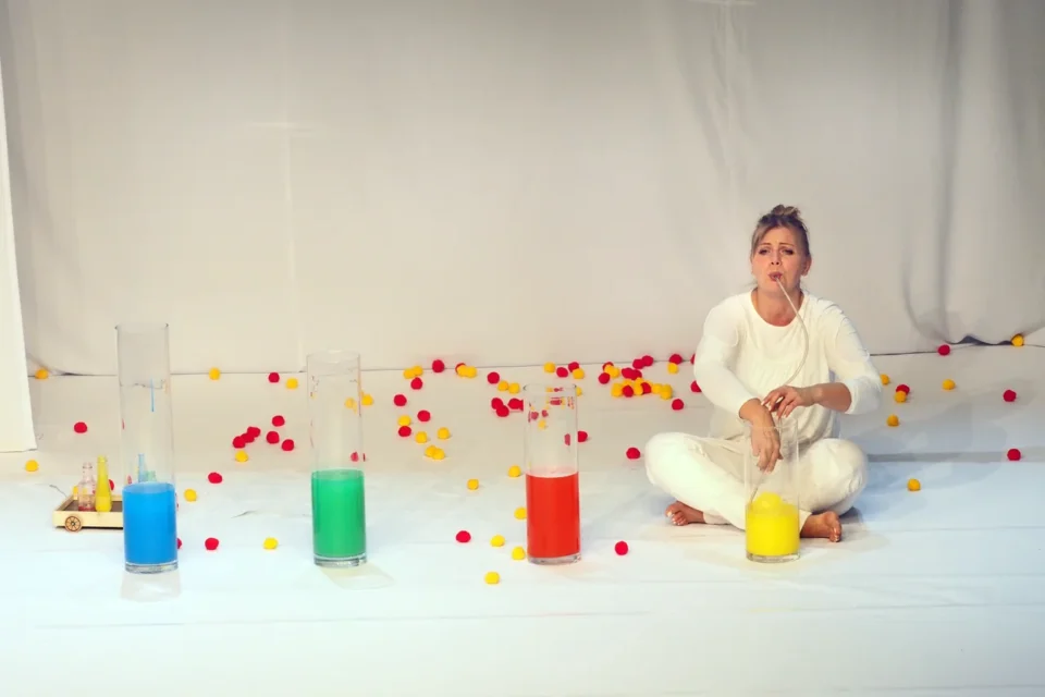 30 10 2016 LUBLIN UL JEZUICKA TEATR STARY „ ROZPLATANIE TECZY ” TEATR MALEGO WIDZA / WARSZAWA FOT WOJCIECH NIESPIALOWSKI