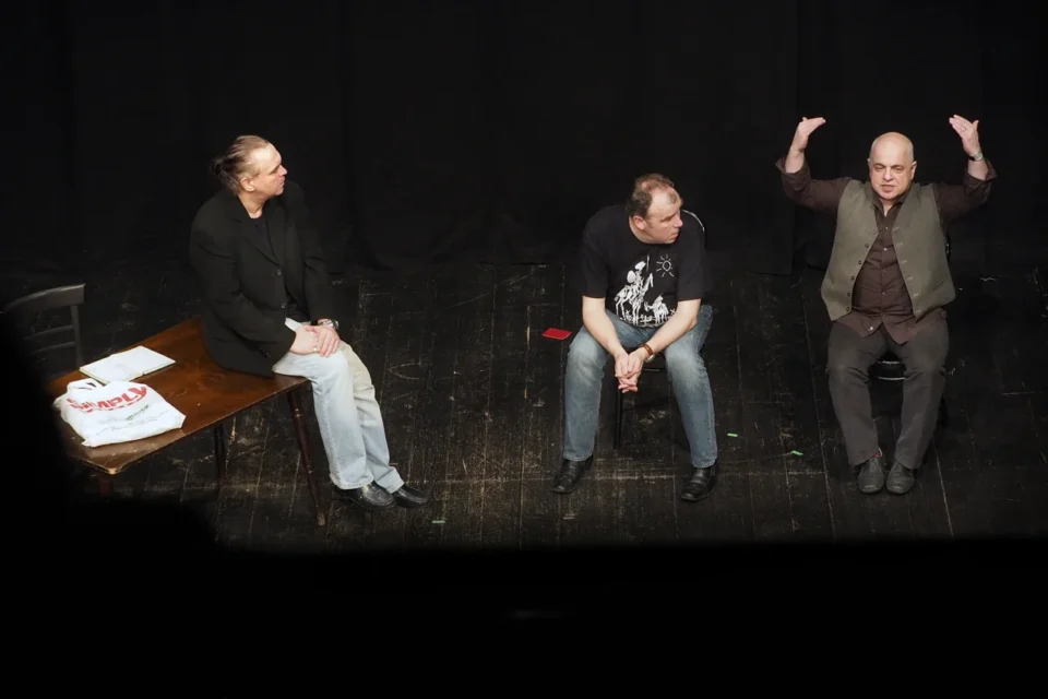 24 03 2017 LUBLIN UL JEZUICKA TEATR STARY SCENARIUSZ DLA 3 AKTOROW BOGUSLAWA SCHAEFFERA WG MIKOLAJA GRABOWSKIEGO TEATR KOREZ / KATOWICE FOT WOJCIECH NIESPIALOWSKI