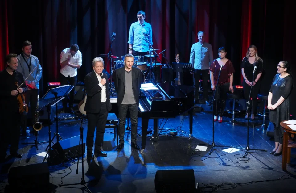 07 12 2016 LUBLIN UL JEZUICKA TEATR STARY KONCERT JUBILEUSZOWY -  PIOTR SELIM " I WSZYSTKO NAM GRA " FOT WOJCIECH NIESPIALOWSKI