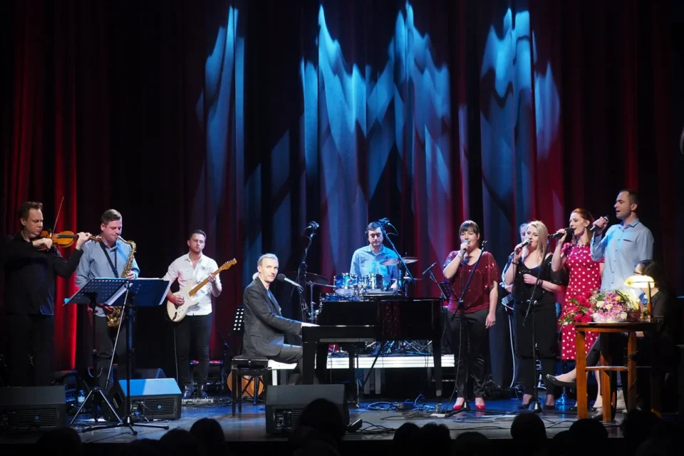 07 12 2016 LUBLIN UL JEZUICKA TEATR STARY KONCERT JUBILEUSZOWY -  PIOTR SELIM " I WSZYSTKO NAM GRA " FOT WOJCIECH NIESPIALOWSKI