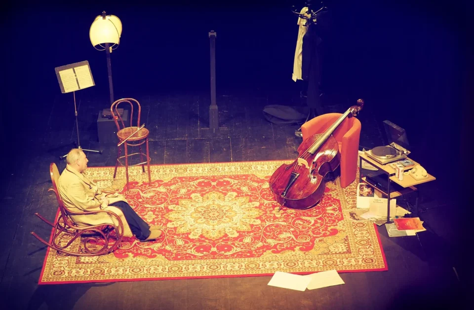 14 05 2015 LUBLIN UL JEZUICKA TEATR STARY JERZY STUHR - KONTRABASISTA FOT WOJCIECH NIESPIALOWSKI / TS