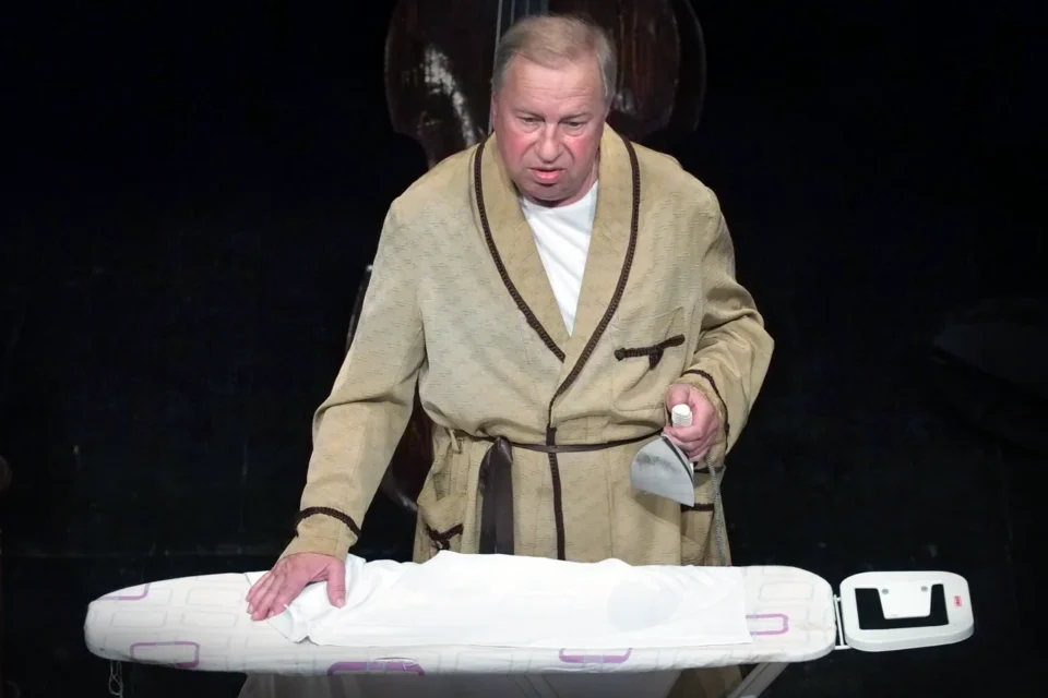 14 05 2015 LUBLIN UL JEZUICKA TEATR STARY JERZY STUHR - KONTRABASISTA FOT WOJCIECH NIESPIALOWSKI / TS