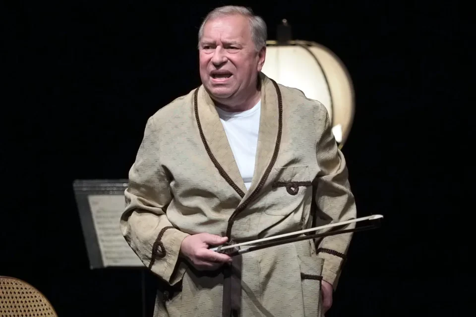 14 05 2015 LUBLIN UL JEZUICKA TEATR STARY JERZY STUHR - KONTRABASISTA FOT WOJCIECH NIESPIALOWSKI / TS