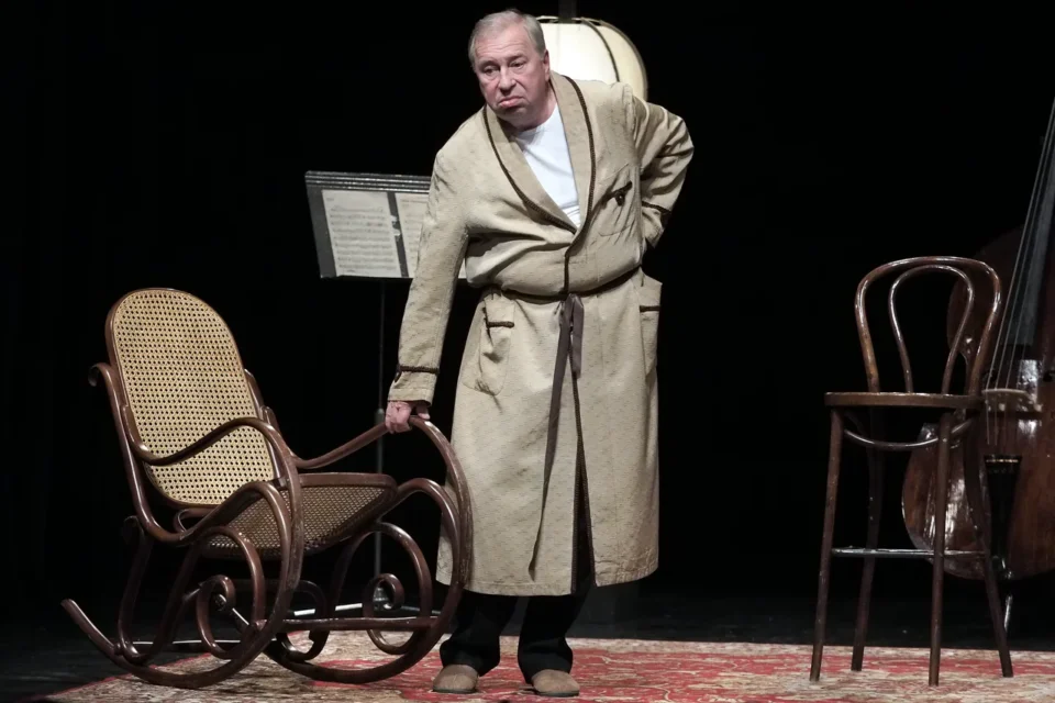 14 05 2015 LUBLIN UL JEZUICKA TEATR STARY JERZY STUHR - KONTRABASISTA FOT WOJCIECH NIESPIALOWSKI / TS