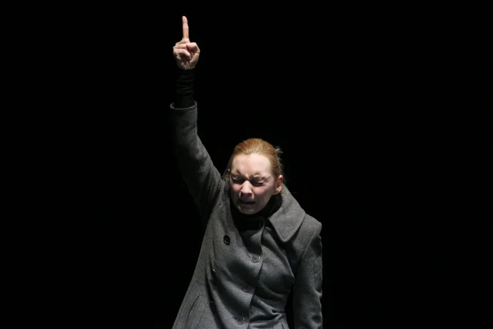 15 02 2013 UL JEZUICKA LUBLIN TEATR STARY TEATR KONSEKWENTNY Z WARSZAWY - I BEDA SWIETA FOT DOROTA AWIORKO - KLIMEK