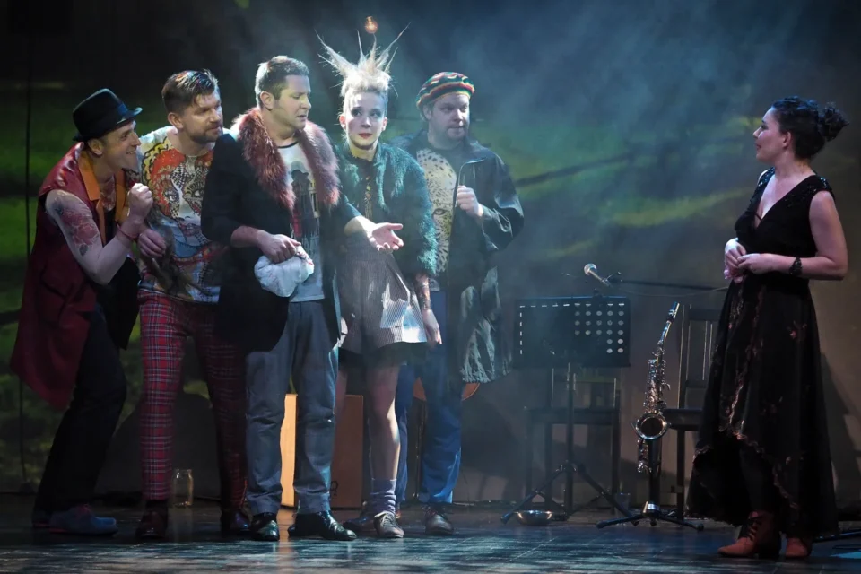 05 12 2015 LUBLIN UL JEZUICKA TEATR STARY SZALENSTWA NOCY - TEATR BAGATELA KRAKOW FOT WOJCIECH NIESPIALOWSKI / TS