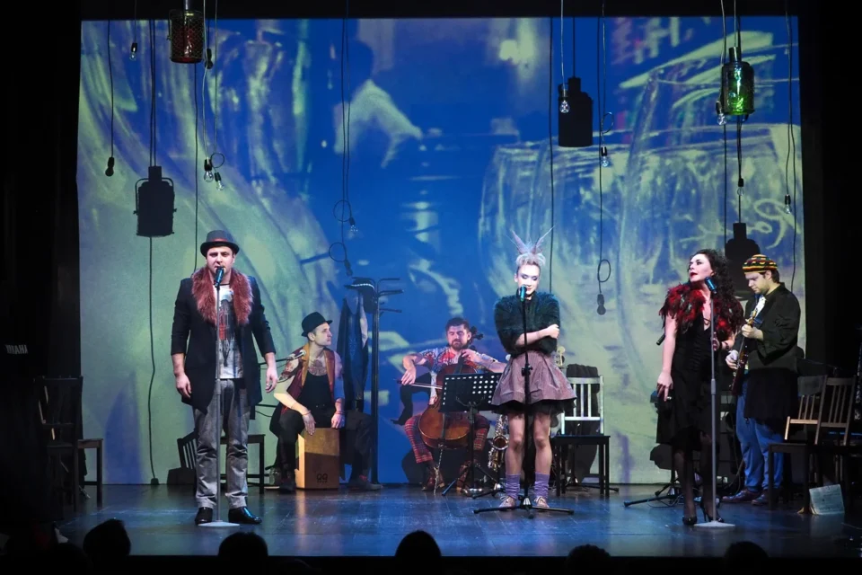 05 12 2015 LUBLIN UL JEZUICKA TEATR STARY SZALENSTWA NOCY - TEATR BAGATELA KRAKOW FOT WOJCIECH NIESPIALOWSKI / TS