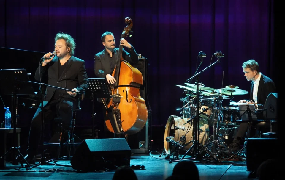 09 12 2015 UL JEZUICKA LUBLIN TEATR STARY KONCERT MIECZYSLAW SZCZESNIAK I KRZYSZTOF HERDZIN TRIO " SONGS FROM YESTERDAY " FOT WOJCIECH NIESPIALOWSKI / TS