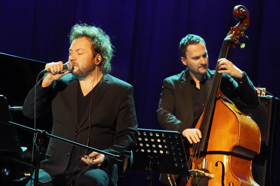 09 12 2015 UL JEZUICKA LUBLIN TEATR STARY KONCERT MIECZYSLAW SZCZESNIAK I KRZYSZTOF HERDZIN TRIO 