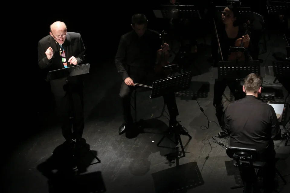 28 09 2014 LUBLIN UL JEZUICKA TEATR STARY PRZEDSTAWIENIE MUZYCZNE SZKLANA GORA Z UDZIALEM ARTURA BARCISIA FOT WOJCIECH NIESPIALOWSKI / TS