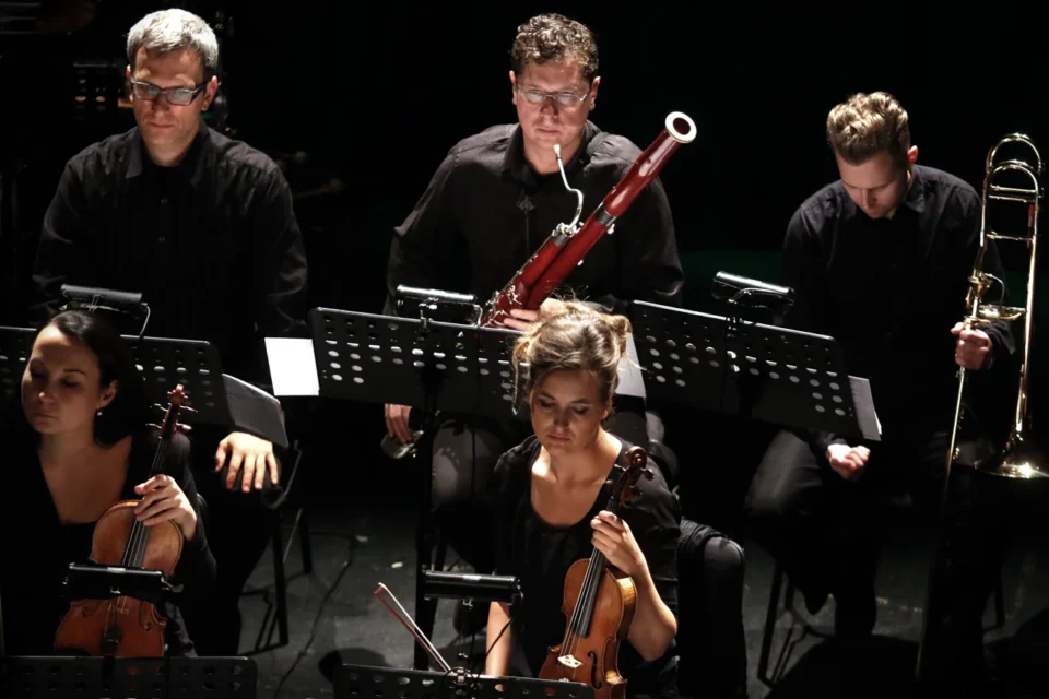 28 09 2014 LUBLIN UL JEZUICKA TEATR STARY PRZEDSTAWIENIE MUZYCZNE SZKLANA GORA Z UDZIALEM ARTURA BARCISIA FOT WOJCIECH NIESPIALOWSKI / TS