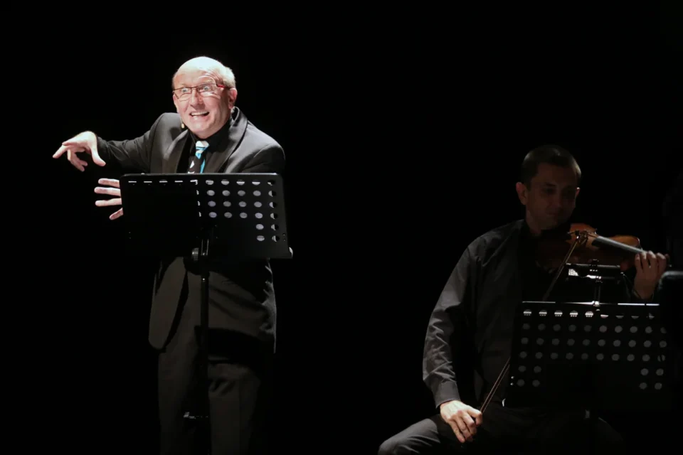 28 09 2014 LUBLIN UL JEZUICKA TEATR STARY PRZEDSTAWIENIE MUZYCZNE SZKLANA GORA Z UDZIALEM ARTURA BARCISIA FOT WOJCIECH NIESPIALOWSKI / TS