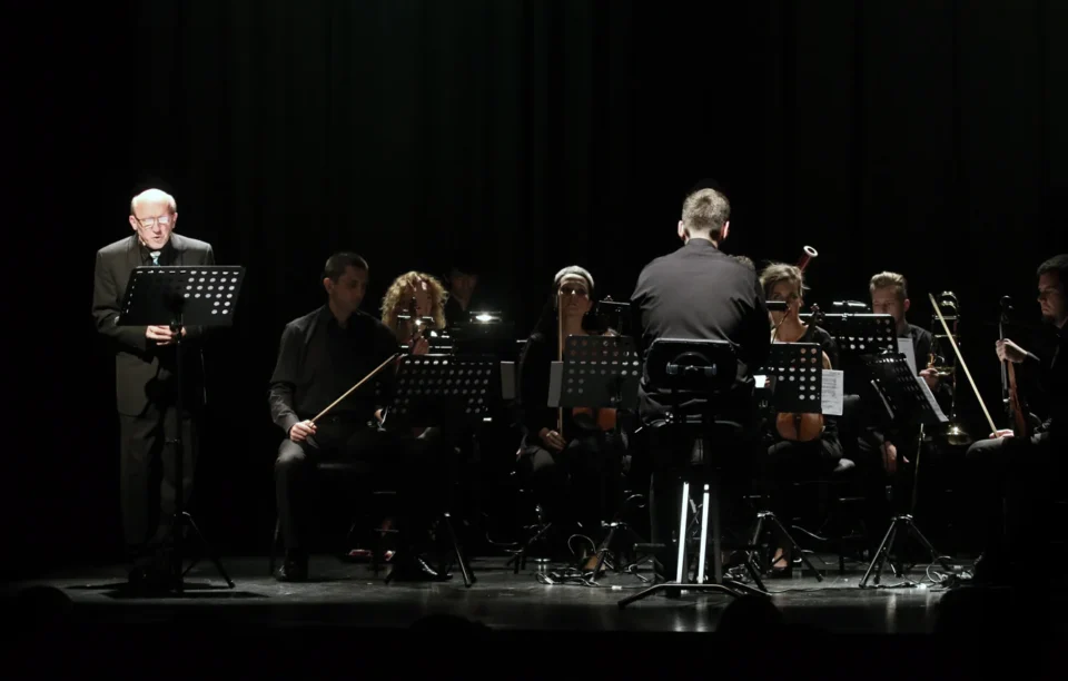 28 09 2014 LUBLIN UL JEZUICKA TEATR STARY PRZEDSTAWIENIE MUZYCZNE SZKLANA GORA Z UDZIALEM ARTURA BARCISIA FOT WOJCIECH NIESPIALOWSKI / TS
