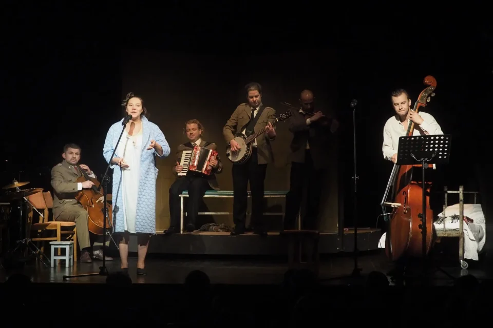 12 01 2016 LUBLIN UL JEZUICKA TEATR STARY " TATO ”  TEATR BAGATELA IM  TADEUSZA „ BOYA ”- ZELENSKIEGO FOT WOJCIECH NIESPIALOWSKI