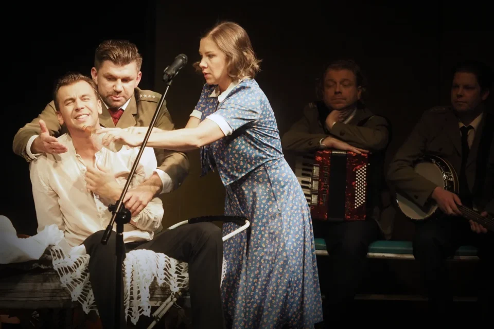 12 01 2016 LUBLIN UL JEZUICKA TEATR STARY " TATO ”  TEATR BAGATELA IM  TADEUSZA „ BOYA ”- ZELENSKIEGO FOT WOJCIECH NIESPIALOWSKI