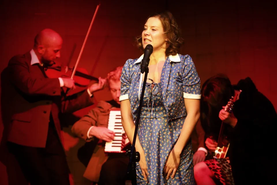 12 01 2016 LUBLIN UL JEZUICKA TEATR STARY " TATO ”  TEATR BAGATELA IM  TADEUSZA „ BOYA ”- ZELENSKIEGO FOT WOJCIECH NIESPIALOWSKI