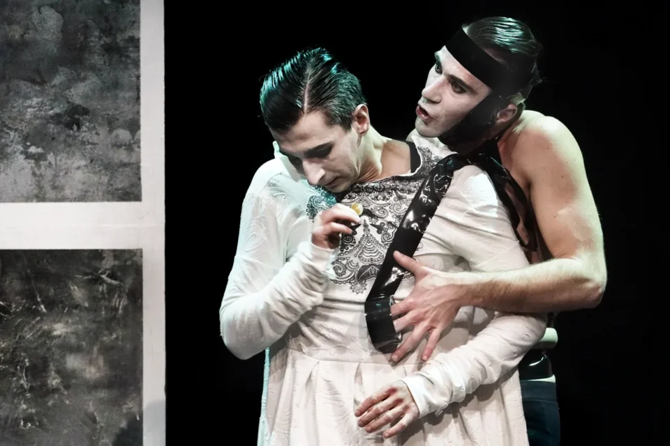 30 10 2015 UL JEZUICKA LUBLIN TEATR STARY SPEKTAKL DRAKULA TEATR POLSKI Z POZNANIA FOT DOROTA AWIORKO