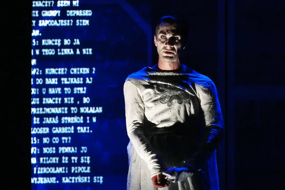 30 10 2015 UL JEZUICKA LUBLIN TEATR STARY SPEKTAKL DRAKULA TEATR POLSKI Z POZNANIA FOT DOROTA AWIORKO