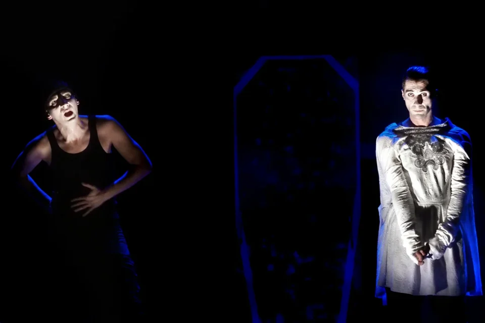 30 10 2015 UL JEZUICKA LUBLIN TEATR STARY SPEKTAKL DRAKULA TEATR POLSKI Z POZNANIA FOT DOROTA AWIORKO